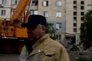 [фото] Спасатели установили контакт с пострадавшей под обломками взорвавшегося дома в Николаеве