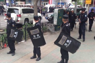 [фото] В Китае прогремел взрыв на рынке, десятки человек погибли