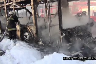 [фото] На Троещине взорвался автобус
