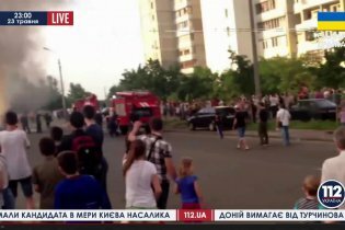 [фото] В Киеве на Троещине взорвался автобус. Есть пострадавшие
