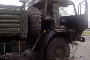 [фото] В Донецке силовики уничтожили два "КамАЗа", перевозивших ополченцев, - источник