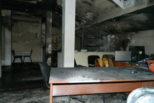 [фото] Неизвестные в Одессе подожгли офис "Свободы"