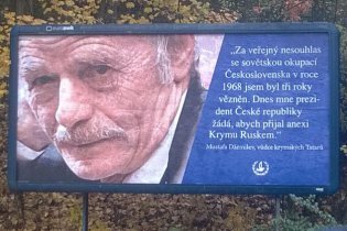 [фото] В Праге Джемилев с билбордов упрекает президента Чехии в признании аннексии Крыма