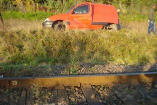 [фото] В Ивано-Франковской обл. поезд наехал на автомобиль