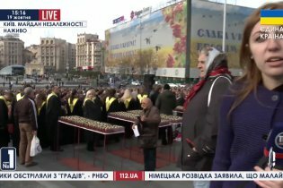 [фото] В Киеве несколько сотен человек собрались на Всеукраинскую молитву