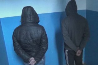[фото] В Запорожье оперативники задержали двух злоумышленников, которые похитили канализационные люки