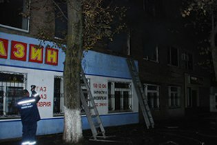 [фото] В Николаеве в административном здании произошел пожар