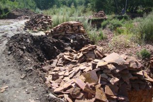 [фото] В Житомирской обл. злоумышленник организовал незаконную торговлю сланцем
