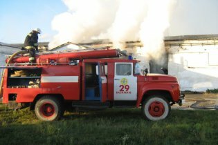 [фото] В Киевской области ликвидирован пожар на птицефабрике