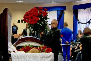 [фото] В Киеве прошла панихида и похороны Андрея Гусина