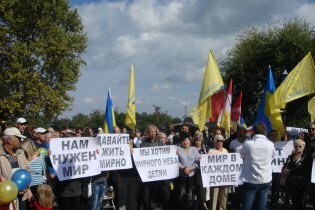 [фото] Около 500 жителей Одессы провели митинг в поддержку мира