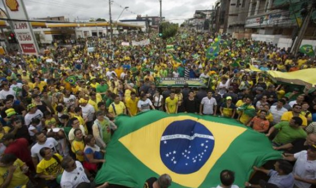 В Бразилии проходят массовые протесты с требованием импичмента президента