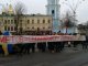В Киеве митингующие пикетировали офис компании Ахметова и разрисовали его краской