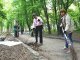 Американский посол Пайетт принял участие в уборке парка Нивки в Киеве