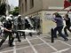 В Афинах анархисты забросали "коктейлями Молотова" отдел полиции