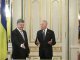 Порошенко и Байден обсудили возможность участия США в гуманитарной миссии под эгидой МККК