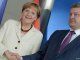 Порошенко проинформировал Меркель о нарушении боевиками режима прекращения огня