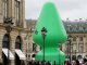 В Париже неизвестные разрушили инсталляцию в центре города